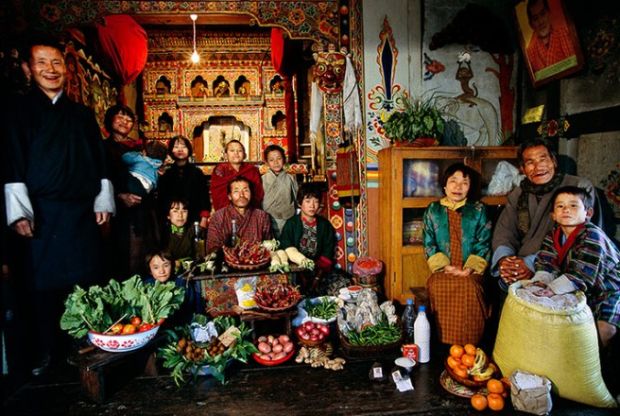 Porodica Namgay iz Butana sa sedmičnom hranom koja vrijedi oko £3.20