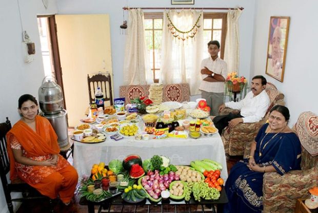 Porodica Patkar iz Indije sa sedmičnim namirnicama od £25