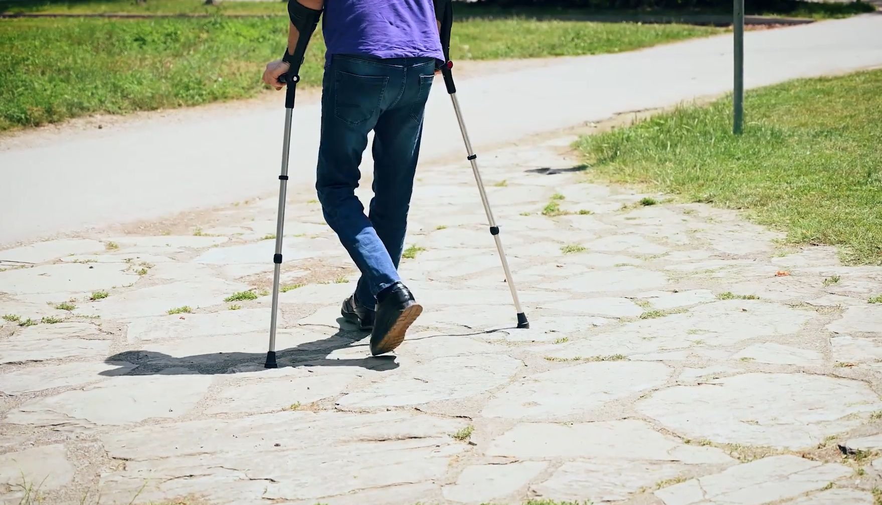 Invaliditet, Osobe sa invaliditetom